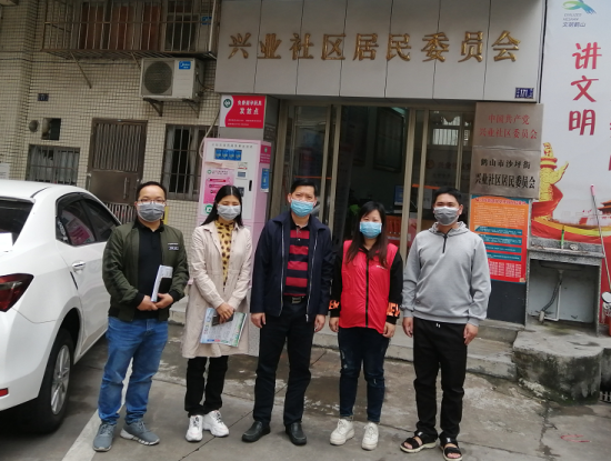 3月20日，市創(chuàng)文辦到興業(yè)社區(qū)調(diào)研，右二為李小紅。