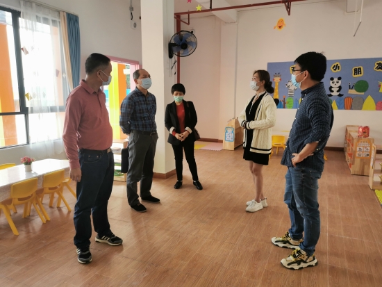 已處理4.察看幼兒園園舍環(huán)境、設(shè)施設(shè)備.jpg