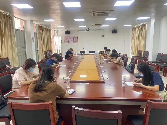 1： 9月8日—9日，沙坪一小的老師們集中沙坪一小峻廷灣校區(qū)，協(xié)助流調(diào)工作。.jpg
