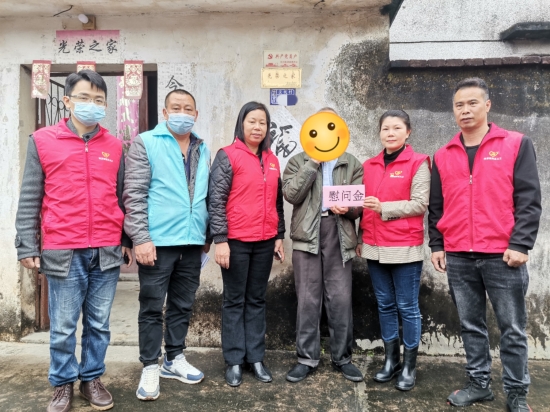 已處理1674092129217廣東省南粵交通江肇高速公司管理中心、江門平安通服務中心處到桃源鎮(zhèn)開展“黨建引領送關(guān)懷&middot;春日共建暖人心”活動，為中勝村困難家庭送上慰問與關(guān)心.jpg